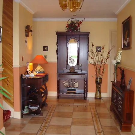 Guest house O'Grady'S Townhouse Bed & Breakfast 3*